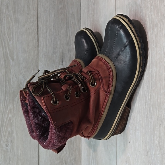 Sorel Women Ankle Outdoor Out N About rubber shoes sz 7.5 - Picture 1 of 14